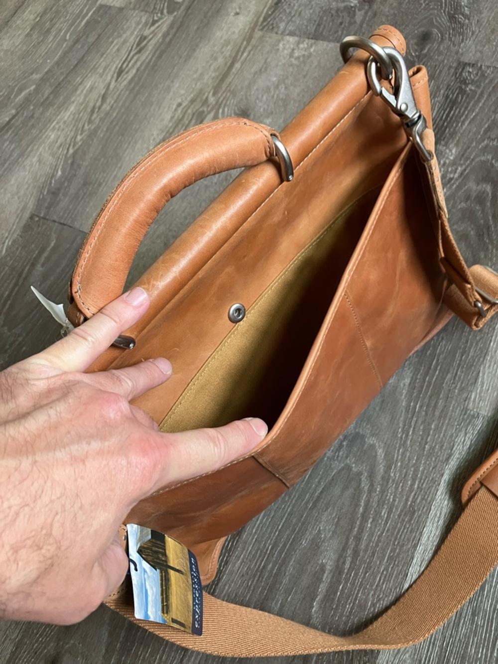 El Portal vintage Classic Tan Leather Messenger Bag - Picture 8 of 17
